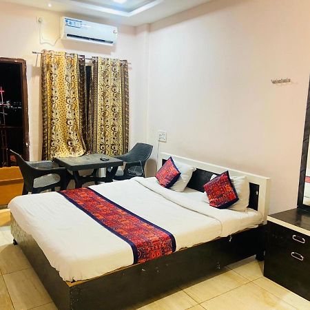 Hotel Meghmalhar Lodging Jejuri Exterior photo