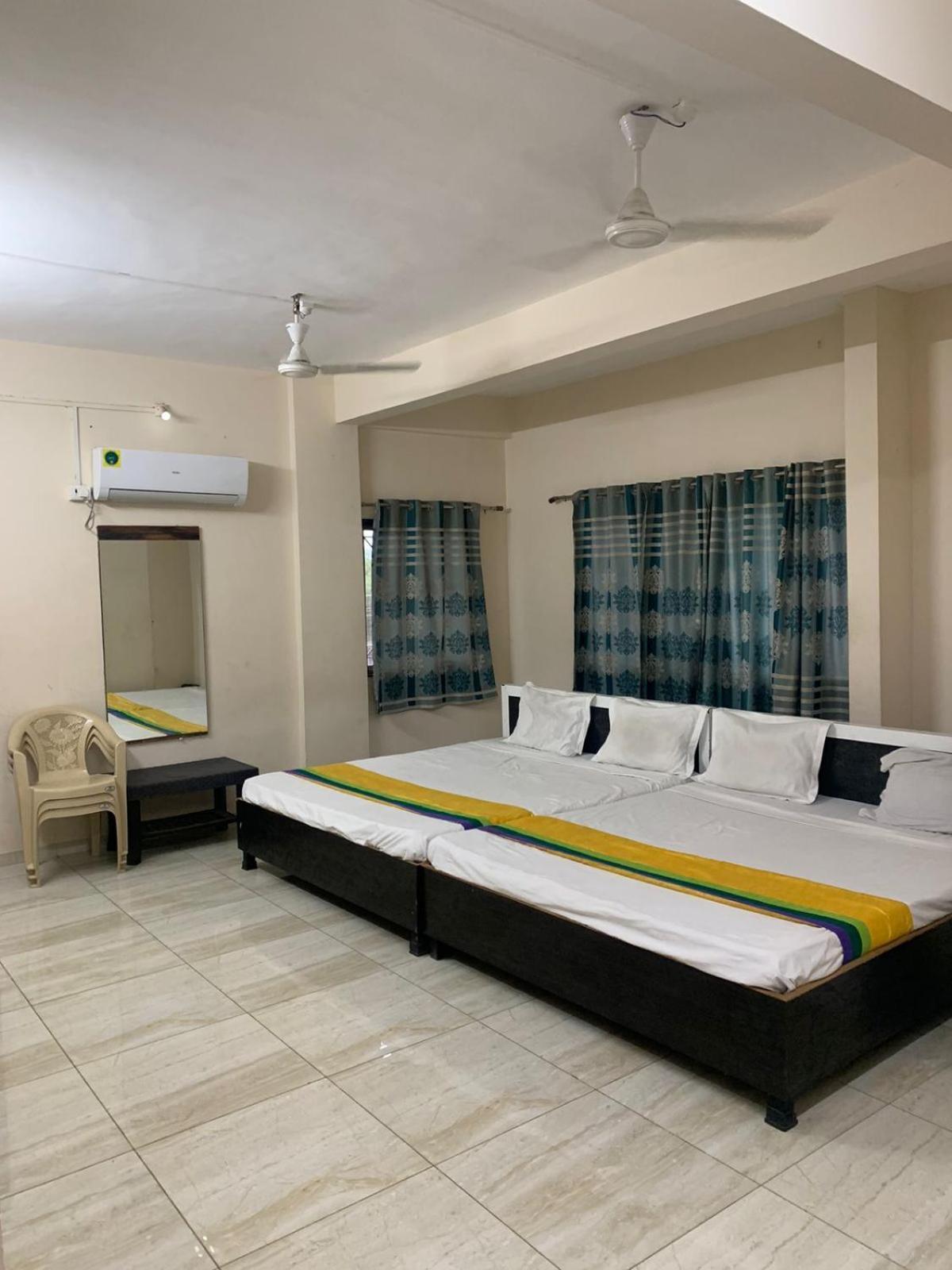 Hotel Meghmalhar Lodging Jejuri Exterior photo